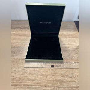 Authentic Collectable Van Cleef & Arpels Elegant Jewelry Box - Black and Green